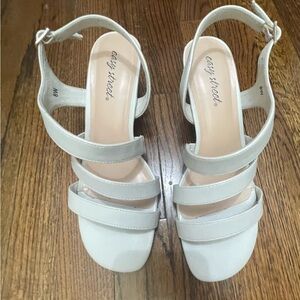 Easy Street Women's Cream Strappy Sandals
